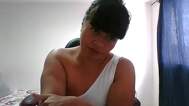 adri89-g online show from 02/02/26, 01:43