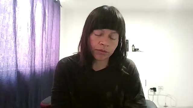 adri89-g online show from 06/08/26, 03:45