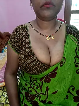 Snapshot of KannadaTamilTeluguBeauty chatting on 04/22/26, 10:06 KannadaTamilTeluguBeauty online show from 04/22/26, 10:06