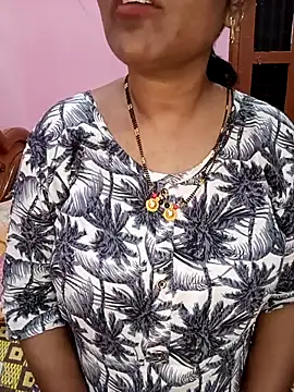 Snapshot of KannadaTamilTeluguBeauty chatting on 04/26/26, 05:54 KannadaTamilTeluguBeauty online show from 04/26/26, 05:54