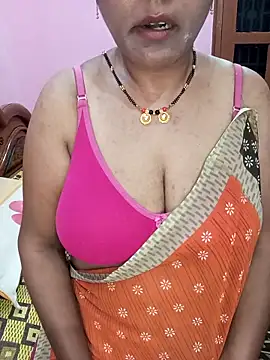 Snapshot of KannadaTamilTeluguBeauty chatting on 04/28/26, 09:42 KannadaTamilTeluguBeauty online show from 04/28/26, 09:42