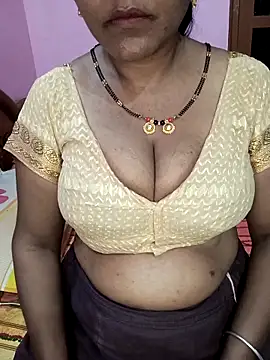 Snapshot of KannadaTamilTeluguBeauty chatting on 05/06/26, 05:40 KannadaTamilTeluguBeauty online show from 05/06/26, 05:40