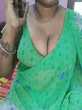 Snapshot of KannadaTamilTeluguBeauty chatting on 05/20/26, 09:15 KannadaTamilTeluguBeauty online show from 05/20/26, 09:15
