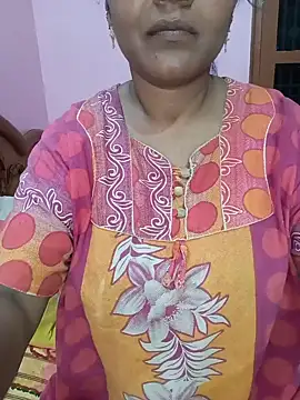 Snapshot of KannadaTamilTeluguBeauty chatting on 06/04/26, 02:45 KannadaTamilTeluguBeauty online show from 06/04/26, 02:45