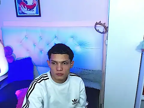 Snapshot of EL_VENEZOLANO_22CM chatting on 09/26/25, 05:06 EL VENEZOLANO 22CM online show from 09/26/25, 05:06