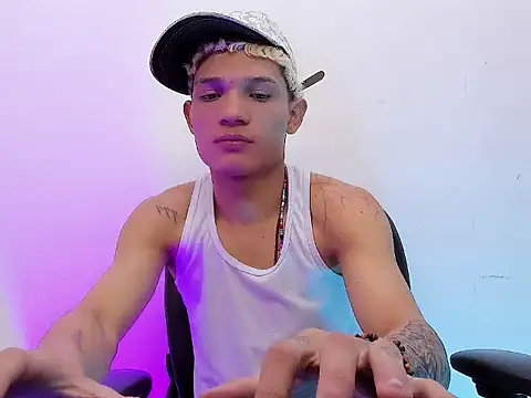Snapshot of EL_VENEZOLANO_22CM chatting on 11/28/25, 04:26 EL VENEZOLANO 22CM online show from 11/28/25, 04:26