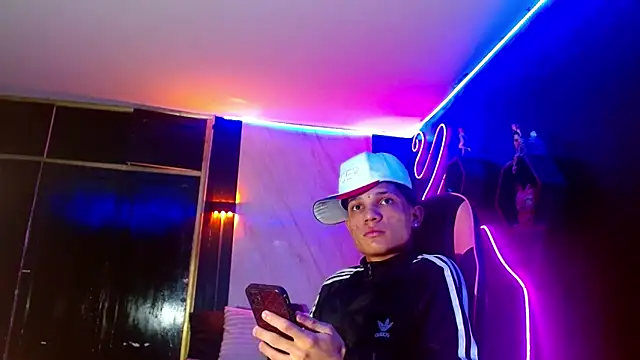 Snapshot of EL_VENEZOLANO_22CM chatting on 05/20/26, 04:51 EL VENEZOLANO 22CM online show from 05/20/26, 04:51
