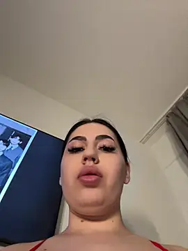 Snapshot of Andrestarr chatting on 05/02/26, 01:21 Andrestarr online show from 05/02/26, 01:21