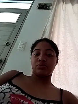 Camila-18w online show from 10/29/25, 01:46