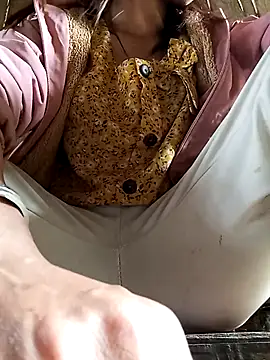 bonnie-00 online show from 04/21/26, 01:42