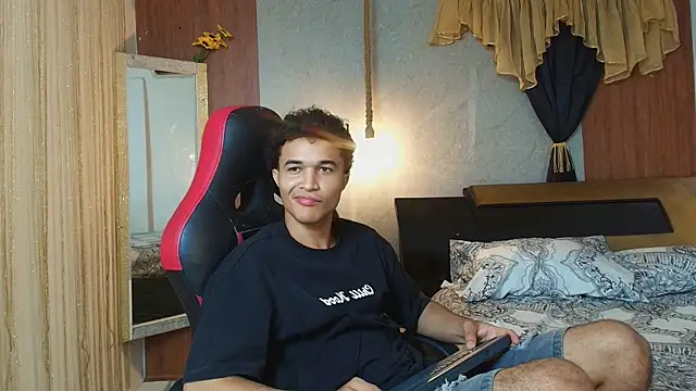 Snapshot of fire_drako_ chatting on 05/19/26, 04:30 fire drako online show from 05/19/26, 04:30