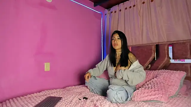 Snapshot of Missmoonstar chatting on 11/05/25, 03:28 Missmoonstar online show from 11/05/25, 03:28