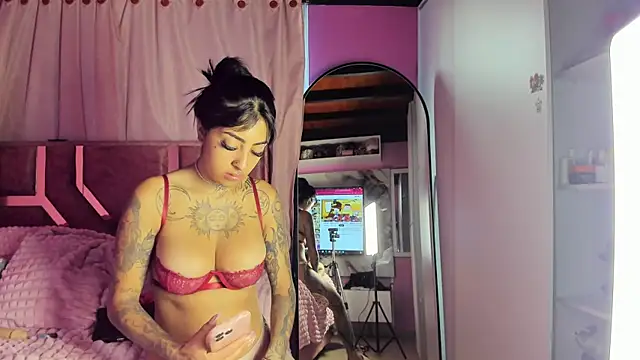 Snapshot of Missmoonstar chatting on 11/05/25, 04:18 Missmoonstar online show from 11/05/25, 04:18