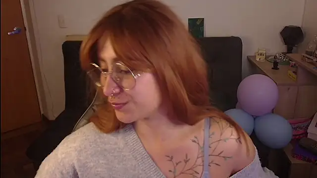 Miacatsito3 online show from 10/28/25, 11:18