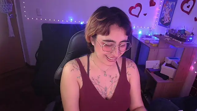 Miacatsito3 online show from 04/22/26, 05:32