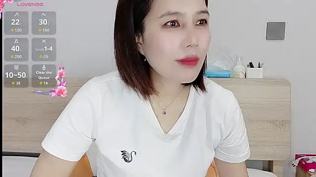 Snapshot of Miraitowa_ chatting on 06/18/26, 04:02 Miraitowa online show from 06/18/26, 04:02