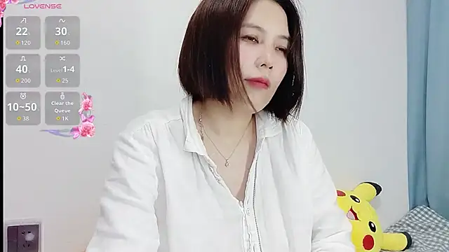 Snapshot of Miraitowa_ chatting on 06/26/26, 04:11 Miraitowa online show from 06/26/26, 04:11