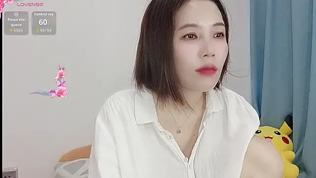 Snapshot of Miraitowa_ chatting on 07/17/26, 10:47 Miraitowa online show from 07/17/26, 10:47