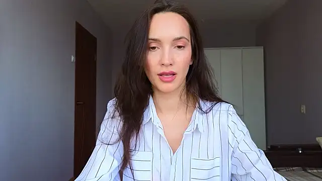 Snapshot of Lillian-Clark chatting on 03/08/26, 09:57 Lillian-Clark online show from 03/08/26, 09:57