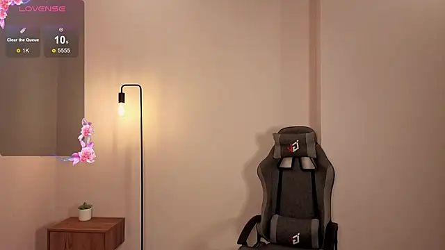 Frences Eyes online show from 11/08/25, 01:33