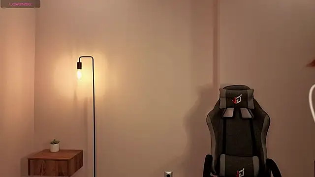 Frences Eyes online show from 11/12/25, 02:39