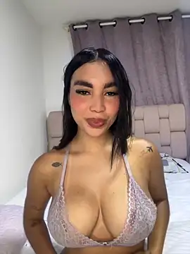 Snapshot of karolaalcendra chatting on 10/21/25, 03:51 karolaalcendra online show from 10/21/25, 03:51