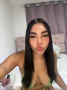 Snapshot of karolaalcendra chatting on 10/28/25, 05:11 karolaalcendra online show from 10/28/25, 05:11