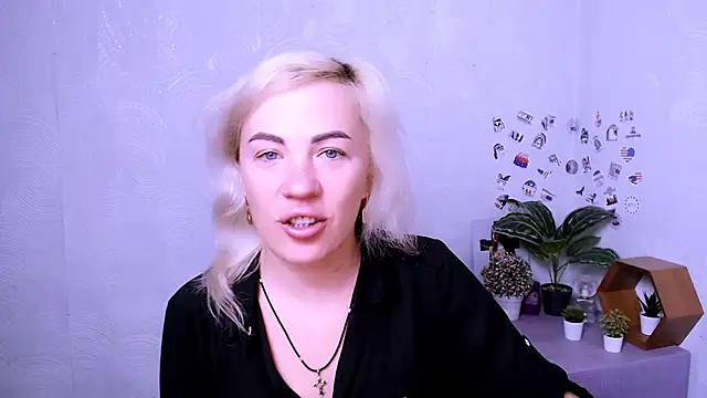 EmmaCat  online show from 11/05/25, 04:45