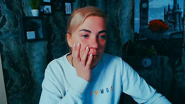 EmmaCat  online show from 11/29/25, 05:32