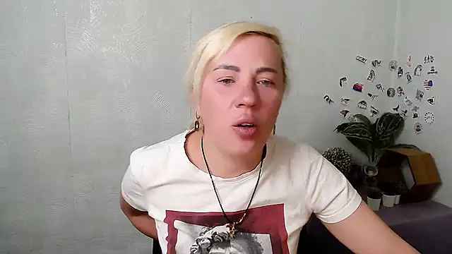 EmmaCat  online show from 05/07/26, 04:07