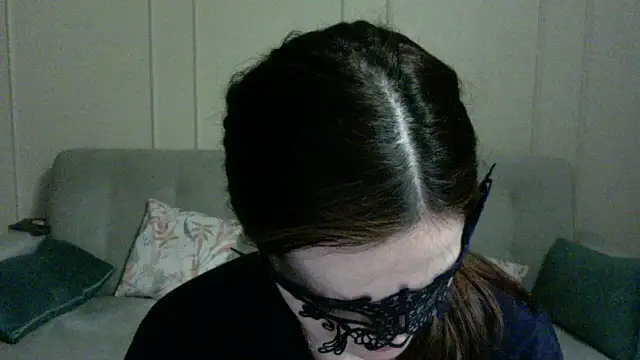 Snapshot of Myrisse chatting on 10/24/25, 04:58 Myrisse online show from 10/24/25, 04:58