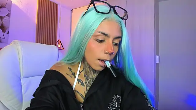 KoraRousee online show from 10/30/25, 01:23