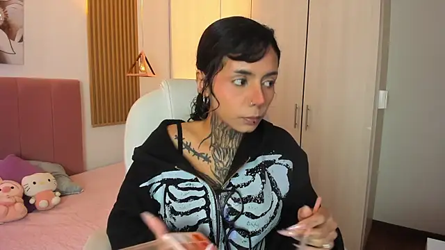 KoraRousee online show from 11/03/25, 01:23