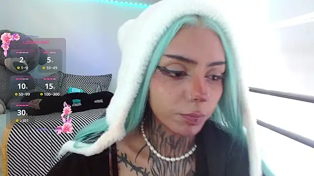 KoraRousee online show from 11/18/25, 02:43