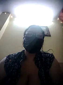 Snapshot of thehotlady chatting on 05/12/26, 02:41 thehotlady online show from 05/12/26, 02:41