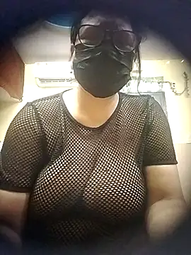 Snapshot of thehotlady chatting on 05/26/26, 02:51 thehotlady online show from 05/26/26, 02:51