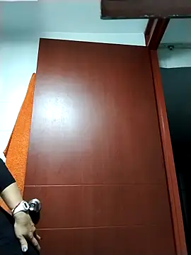 LaraCaliente online show from 10/17/25, 07:55