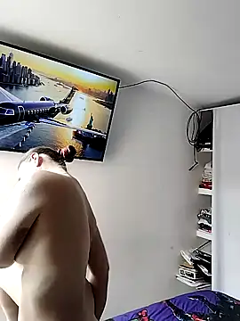 LaraCaliente online show from 04/13/26, 02:00