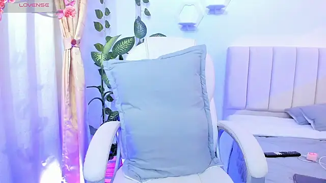 Snapshot of Allisson__ chatting on 04/01/26, 02:25 Allisson online show from 04/01/26, 02:25