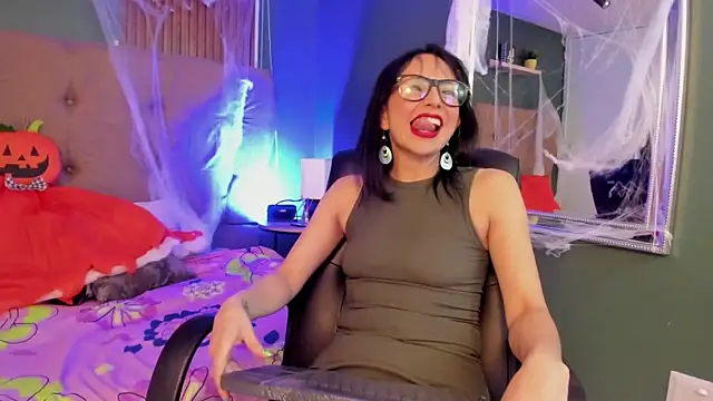 Snapshot of Lilithmuller_ chatting on 10/22/25, 11:43 Lilithmuller online show from 10/22/25, 11:43