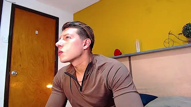 Snapshot of arnold_taylor chatting on 07/21/26, 10:01 arnold taylor online show from 07/21/26, 10:01