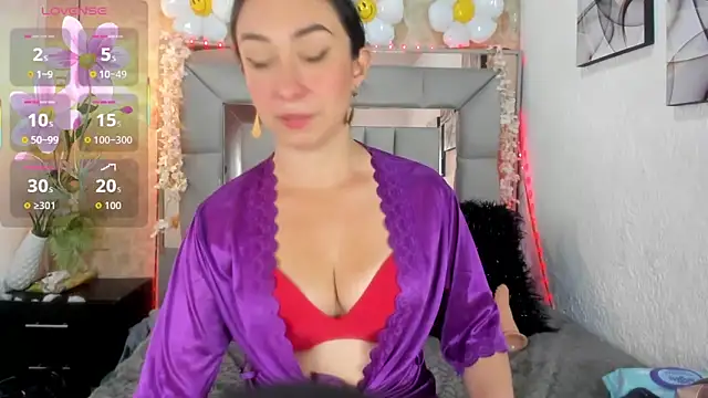 SALOMEE LEE online show from 10/17/25, 05:37
