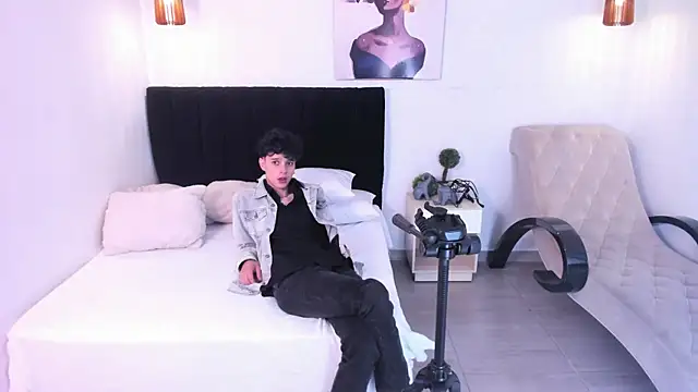 Snapshot of _ruby_red chatting on 09/24/25, 04:05 ruby red online show from 09/24/25, 04:05