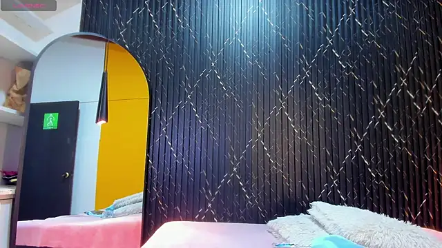 Snapshot of Miss_Ariaa chatting on 10/08/25, 11:30 Miss Ariaa online show from 10/08/25, 11:30