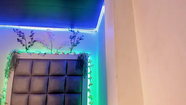 abbiecollins js online show from 04/13/26, 04:07