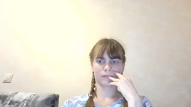 Snapshot of Loriven chatting on 09/24/25, 07:39 Loriven online show from 09/24/25, 07:39