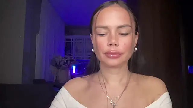 Snapshot of Orlinah chatting on 11/12/25, 10:09 Orlinah online show from 11/12/25, 10:09