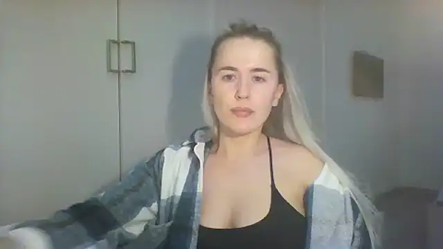 Snapshot of Frosian chatting on 09/25/25, 10:19 Frosian online show from 09/25/25, 10:19