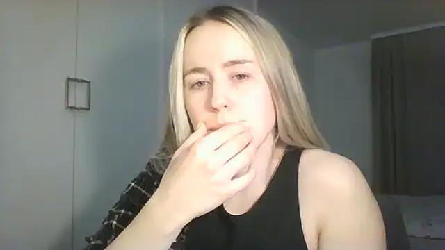 Snapshot of Frosian chatting on 10/18/25, 10:32 Frosian online show from 10/18/25, 10:32