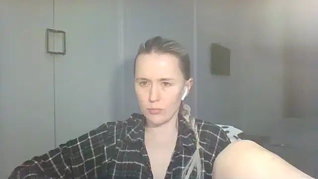 Snapshot of Frosian chatting on 10/28/25, 08:33 Frosian online show from 10/28/25, 08:33